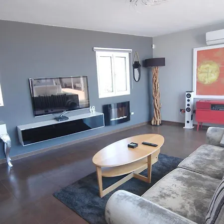 Puerto Del Carmen Sleeps 10 With Pool And Air Con Villa Puerto del Carmen (Lanzarote)
